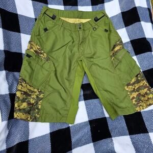Specialized Men’s XL Mountain Bike Shorts Green Camo Trail Lightweight MTB
